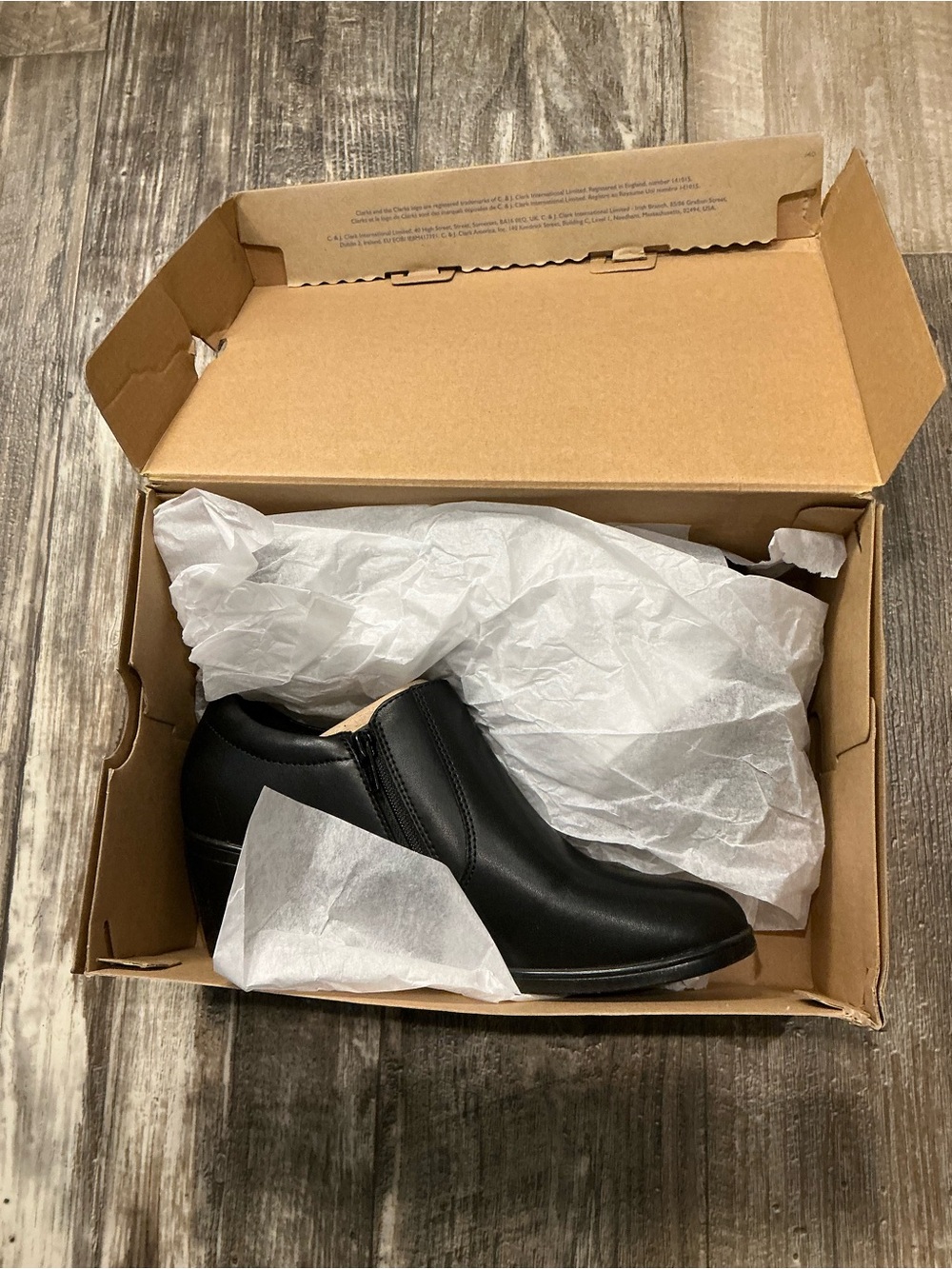Clarks Black Low Block Heels Size 8.5 - Picture 15 of 16